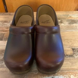 Dansko Sz 35 Brown Clogs
